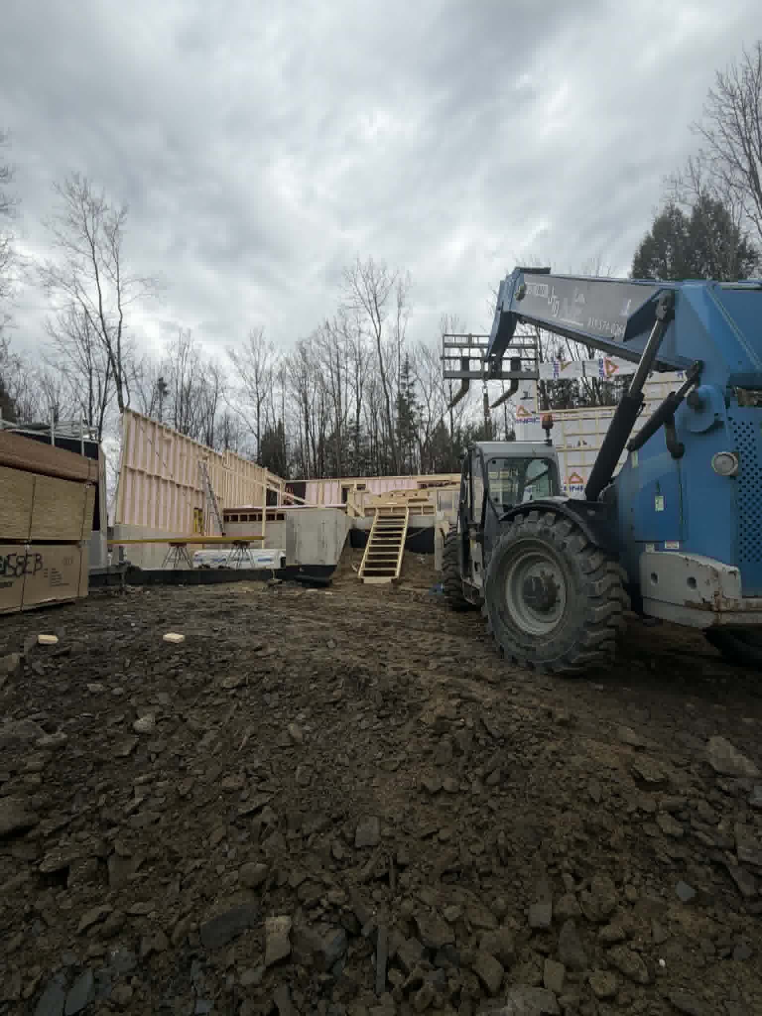 Chantier construction maison unifamiliale neuve dans les environs d'Orford pour notre client RPLH (U30)